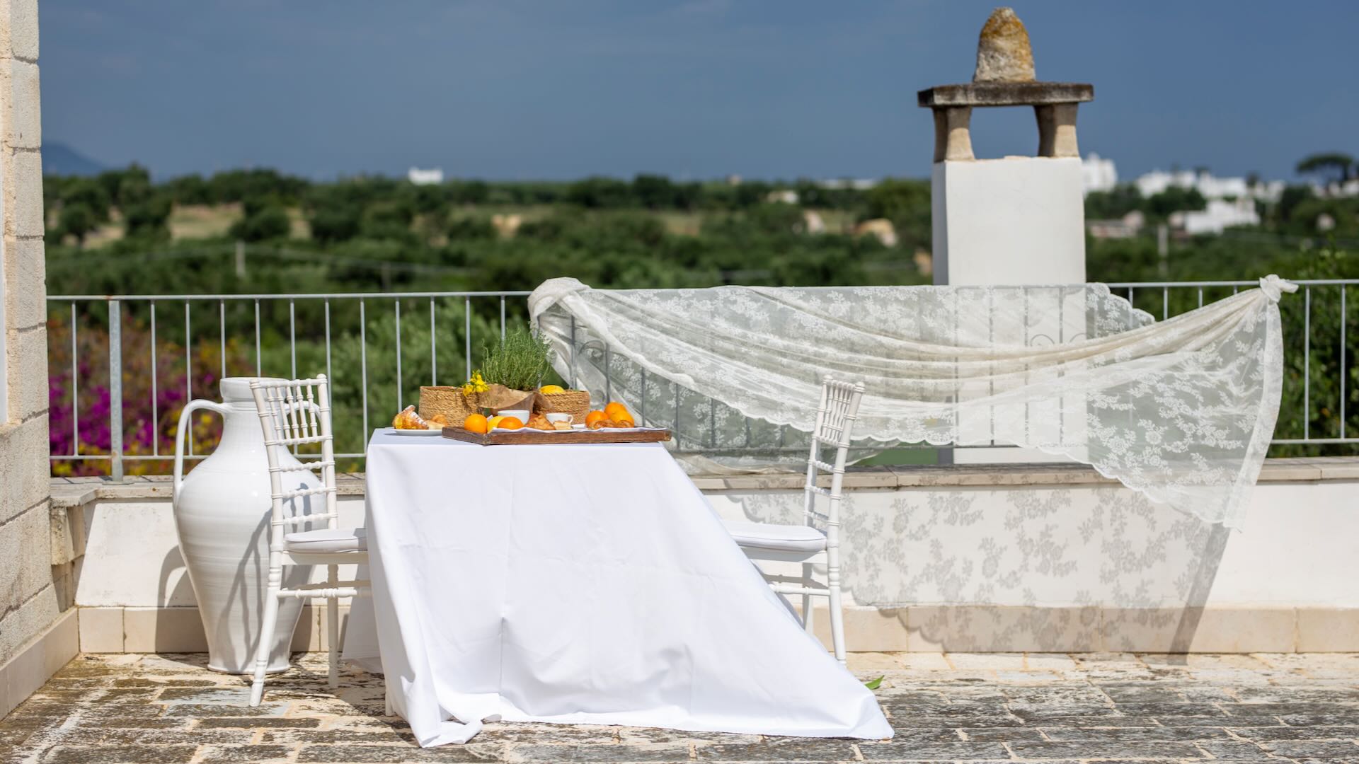 Colazione in terrazza con vista